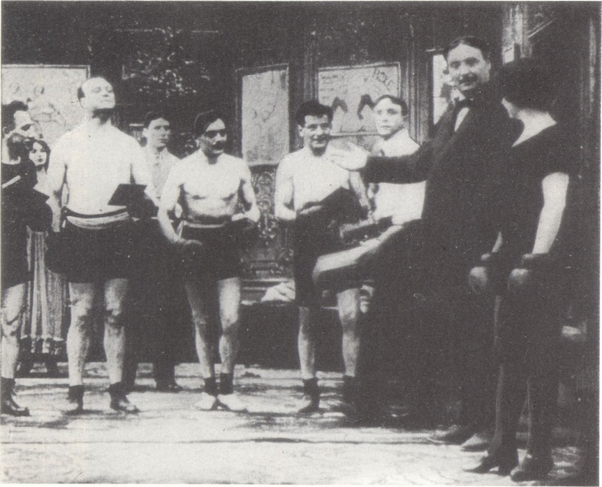 60. Кадр из фильма Макса Линдера «Макс занимается боксом». 1910